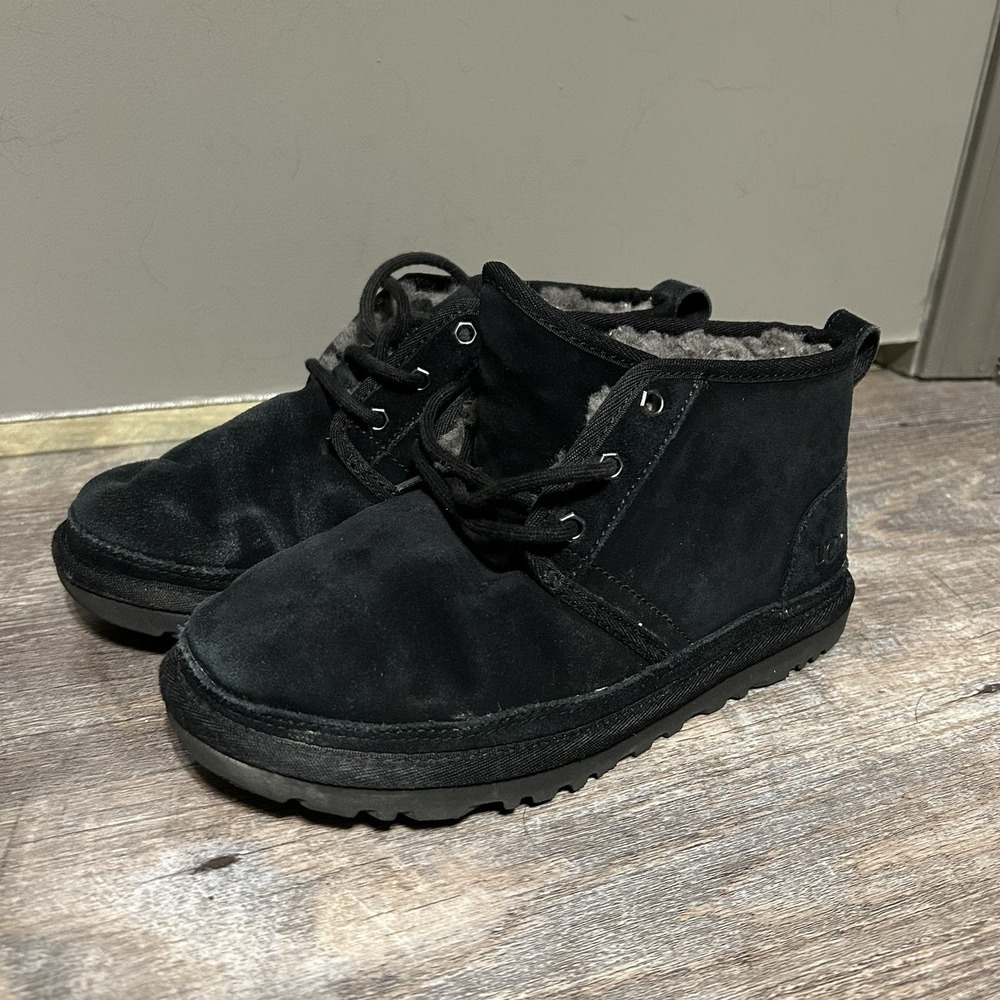 UGG Neumel Chukka Boots Women's US 6 Black Suede Lace-Up 3236